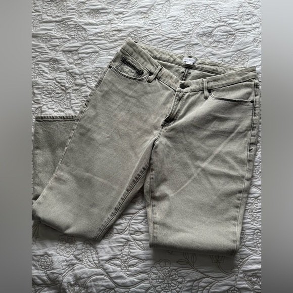 Good American Light Gray Straight Leg Jeans - Picture 6 of 8